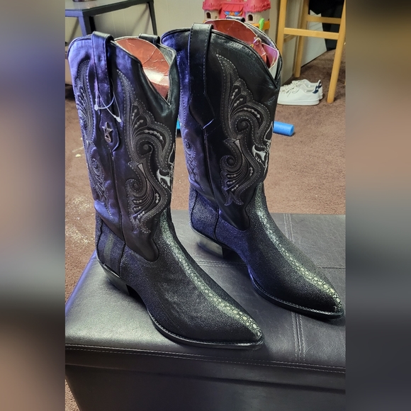 Size 11 color black - Picture 5 of 7